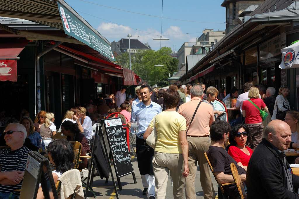 flohmarkt am naschmarkt wien
